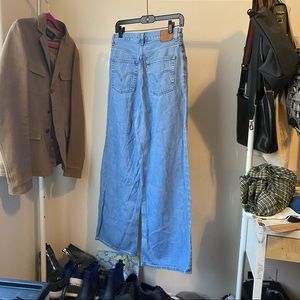 Levi High Loose Light Wash Jeans